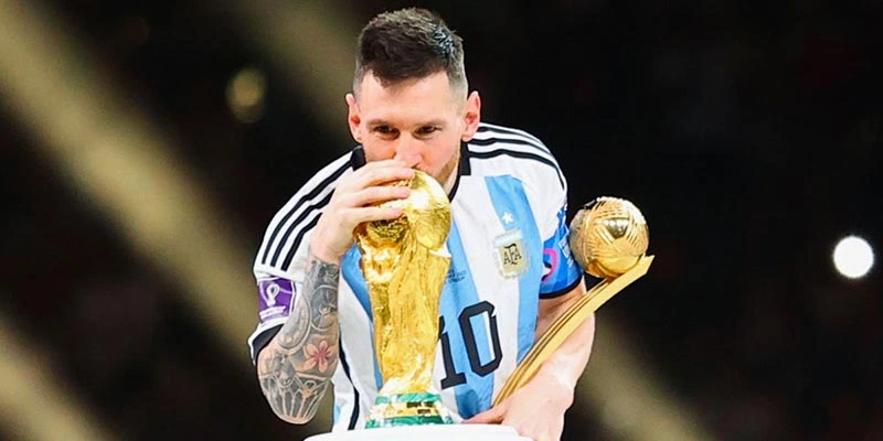 Messi từ một cầu thủ hướng nội trở thành đội trưởng của Argentina